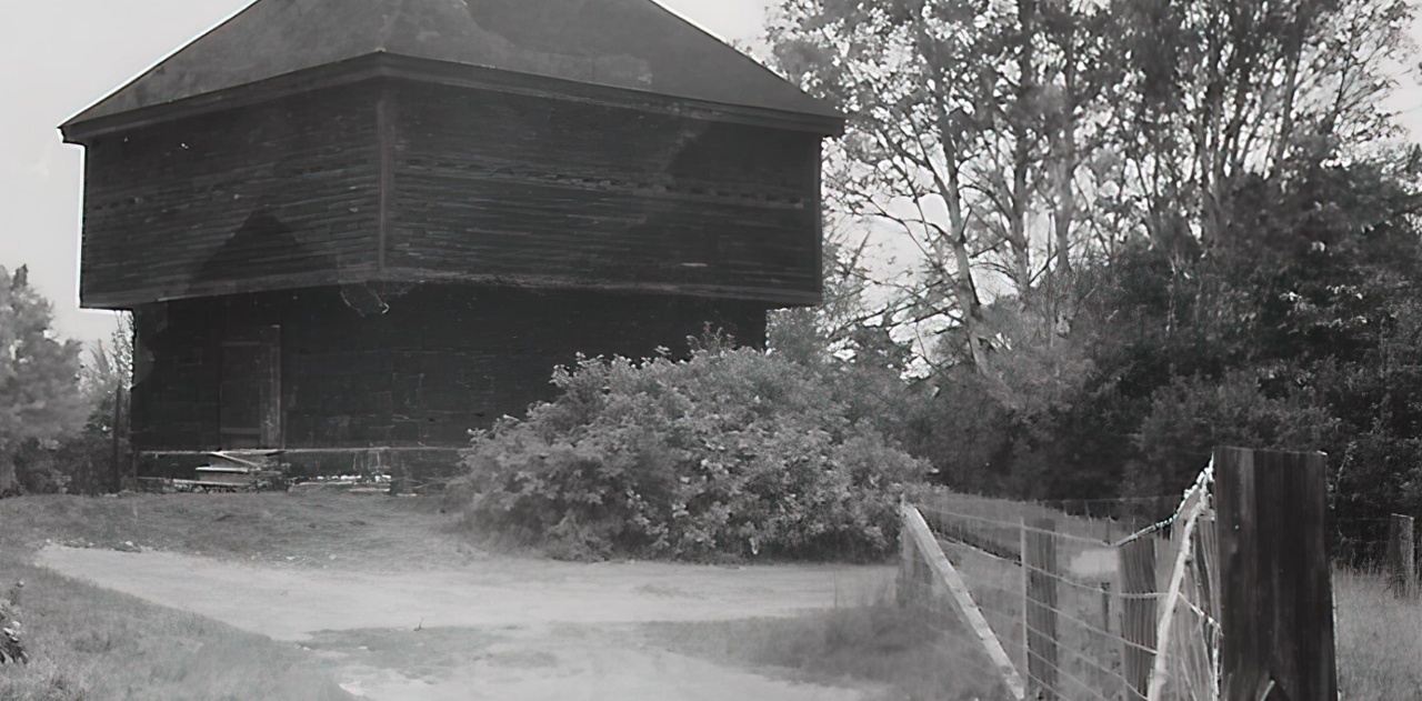 An old black and white photo of the Fort Kent blockhouse.